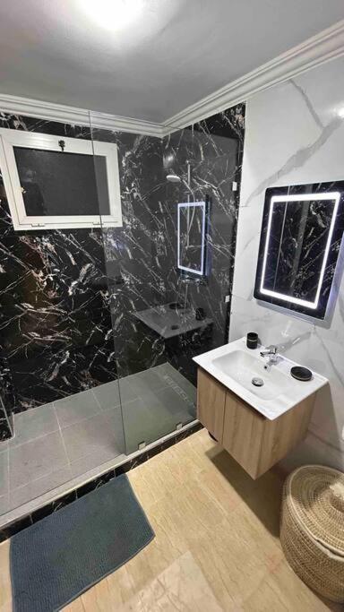 Appartement Haut Standing 3 Chambres Avec Terasse Quartier Gueliz Hivernage A Marrakech I19 Маракеш Екстериор снимка