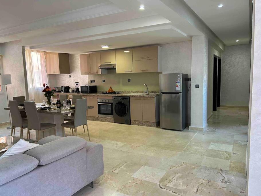 Appartement Haut Standing 3 Chambres Avec Terasse Quartier Gueliz Hivernage A Marrakech I19 Маракеш Екстериор снимка