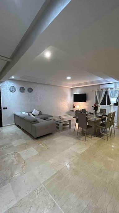 Appartement Haut Standing 3 Chambres Avec Terasse Quartier Gueliz Hivernage A Marrakech I19 Маракеш Екстериор снимка